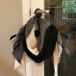 Beautiful scarf for fall!!